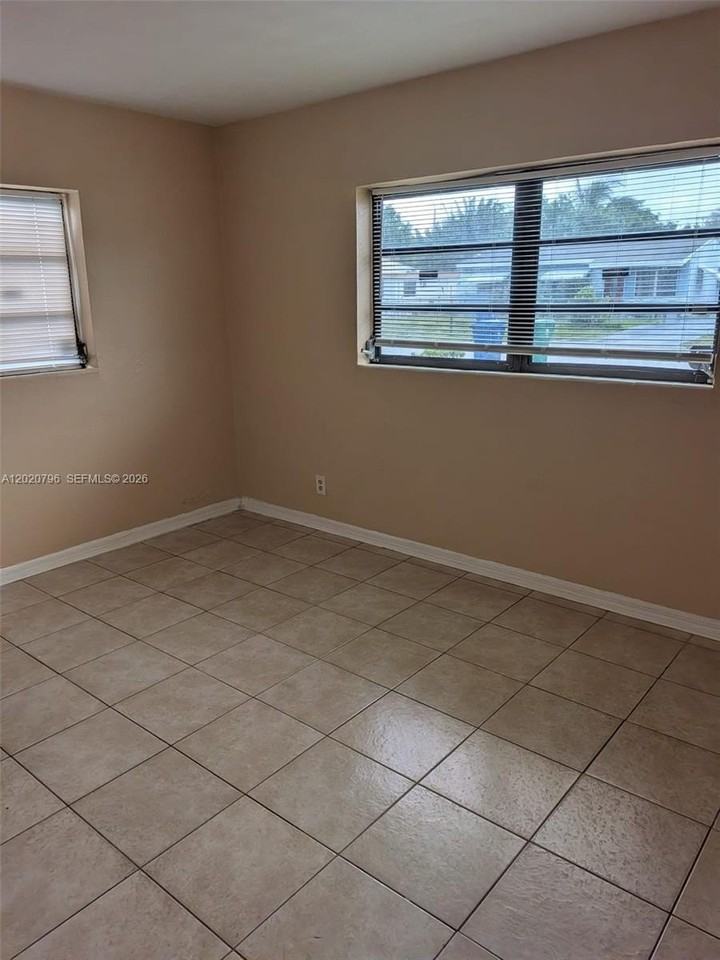 6425 Sw 22nd St #6425 - Photo 7 of 10