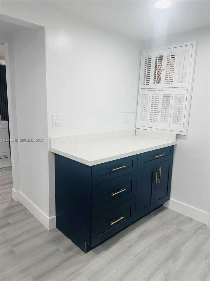 9175 Sw 77th Ave #306 - Photo 4 of 8
