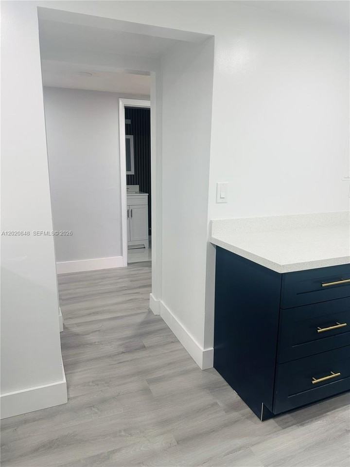 9175 Sw 77th Ave #306 - Photo 5 of 8