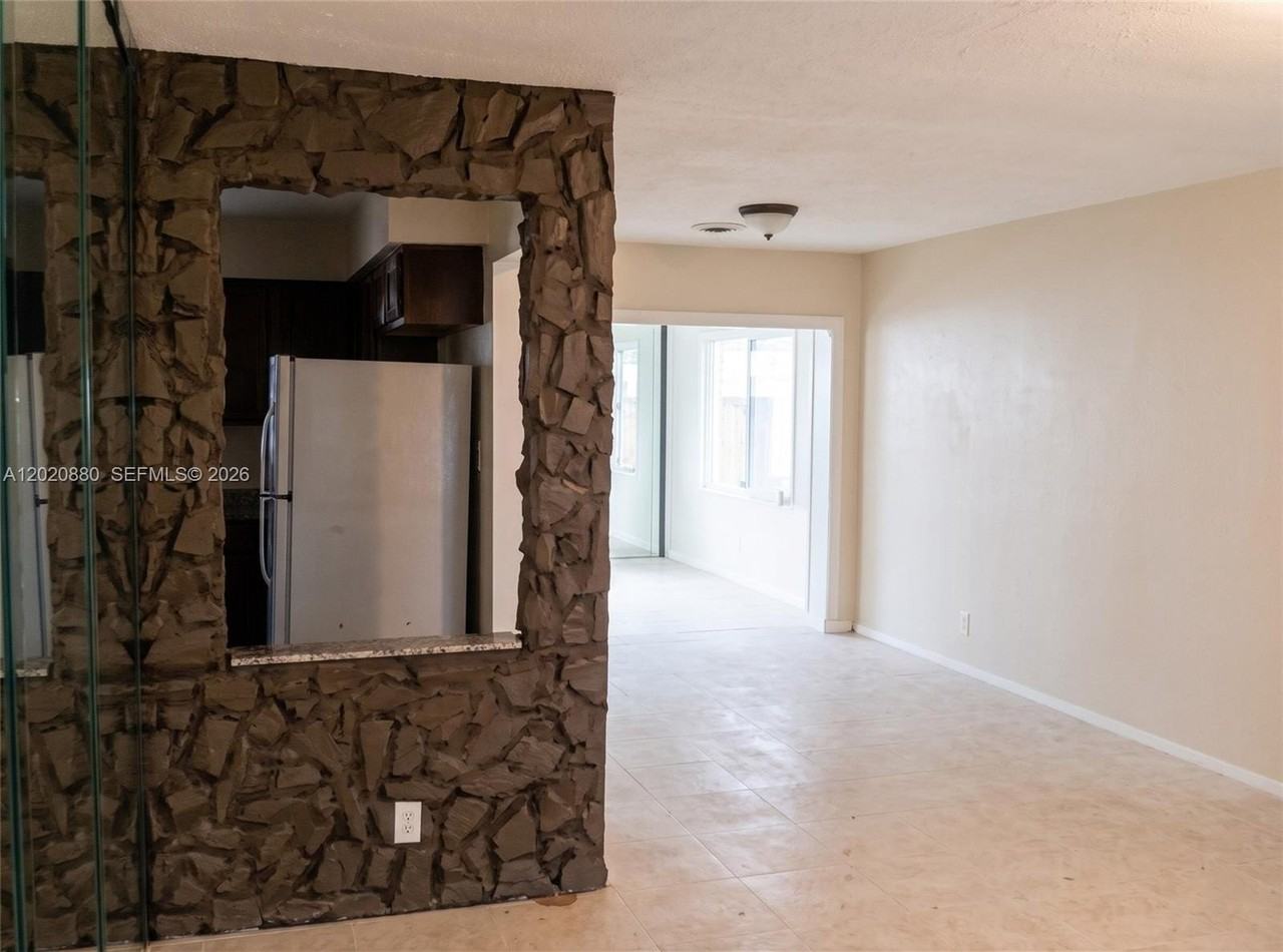 2781 Sw 4th St #2781 - Photo 3 of 10