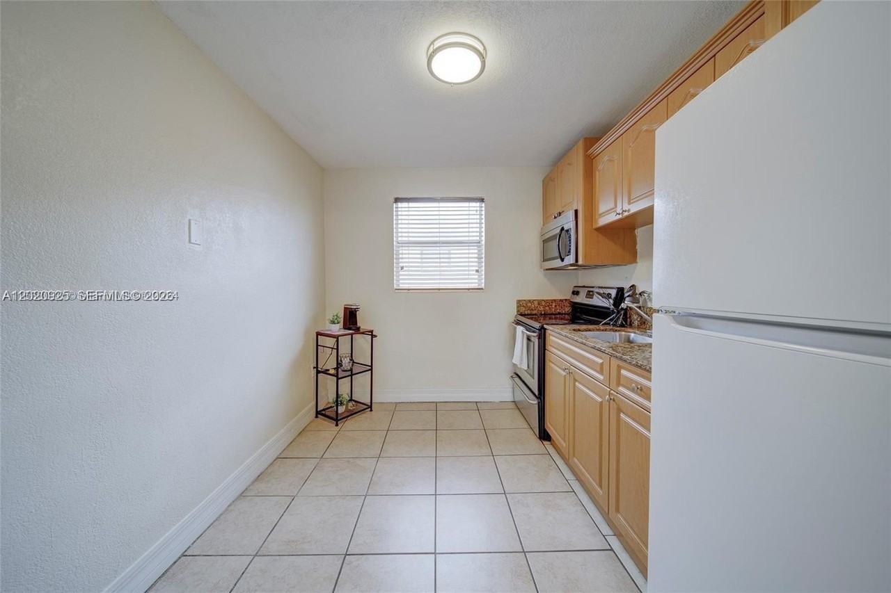 427 Sw 6th St #5 - Photo 4 of 9