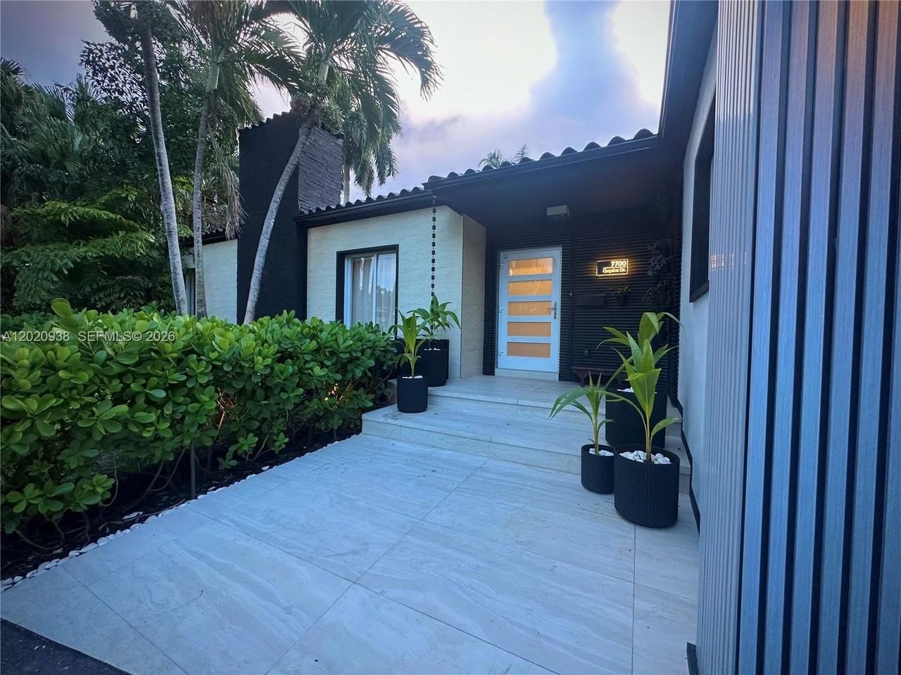 7700 Coquina Dr - Photo 2 of 19