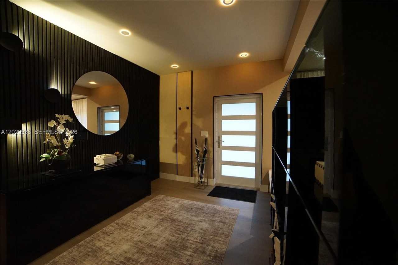 7700 Coquina Dr - Photo 3 of 19