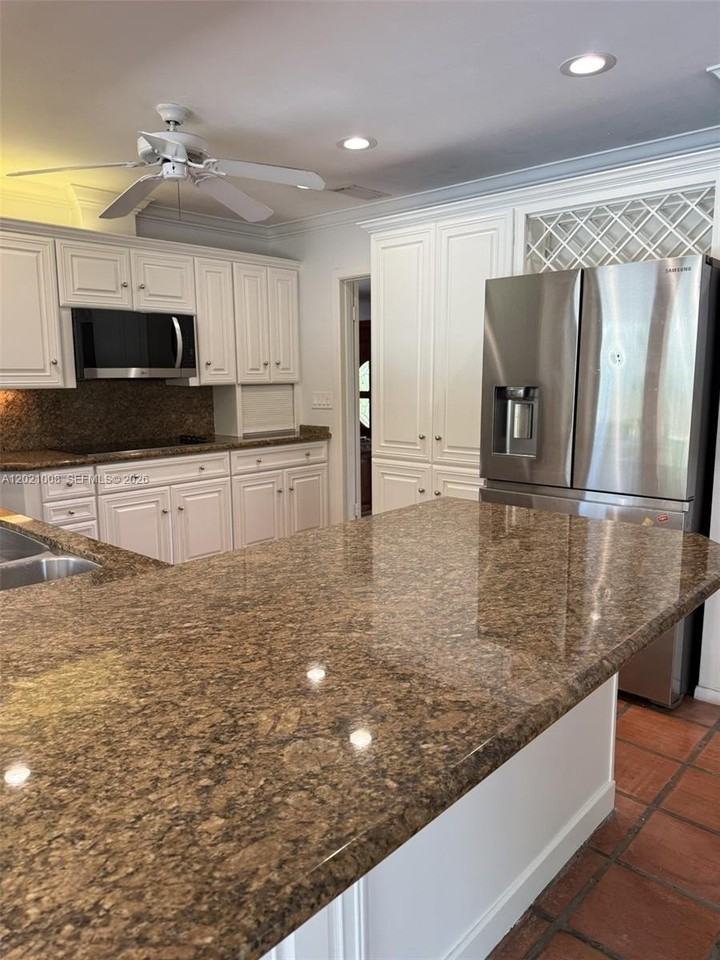 8100 Sw 142nd Ter - Photo 7 of 17