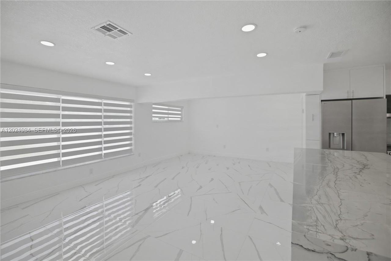7051 Sw 29th St - Photo 5 of 23