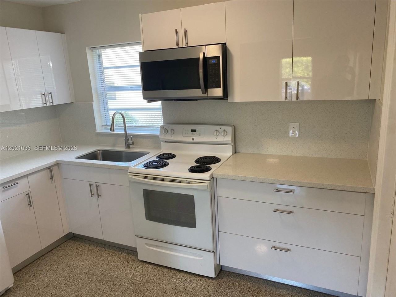 2325 N 25th Ave #2325 - Photo 4 of 17