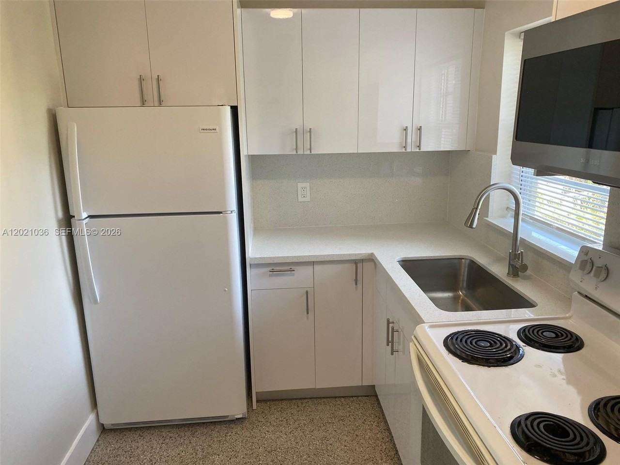 2325 N 25th Ave #2325 - Photo 7 of 17