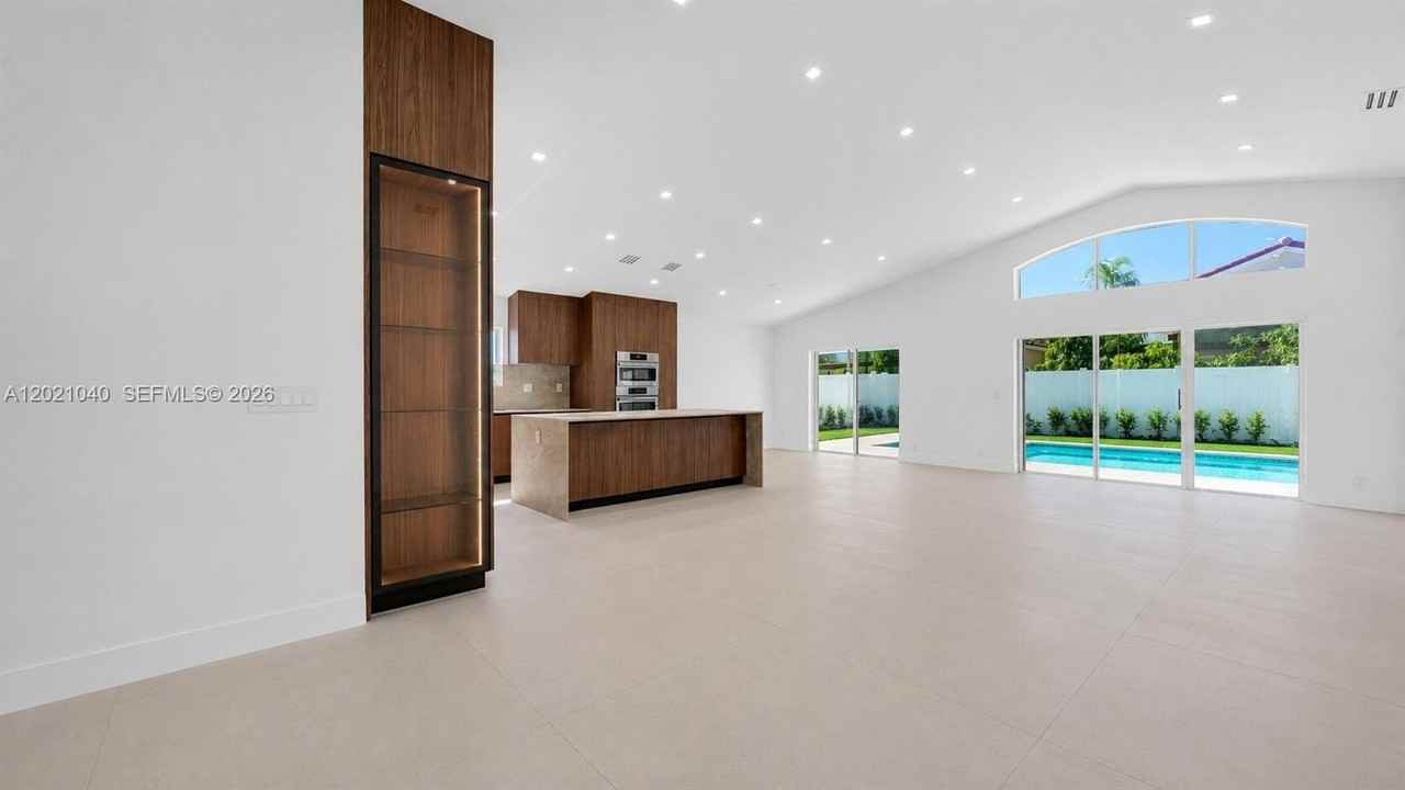 3330 Sw 50th St - Photo 4 of 25