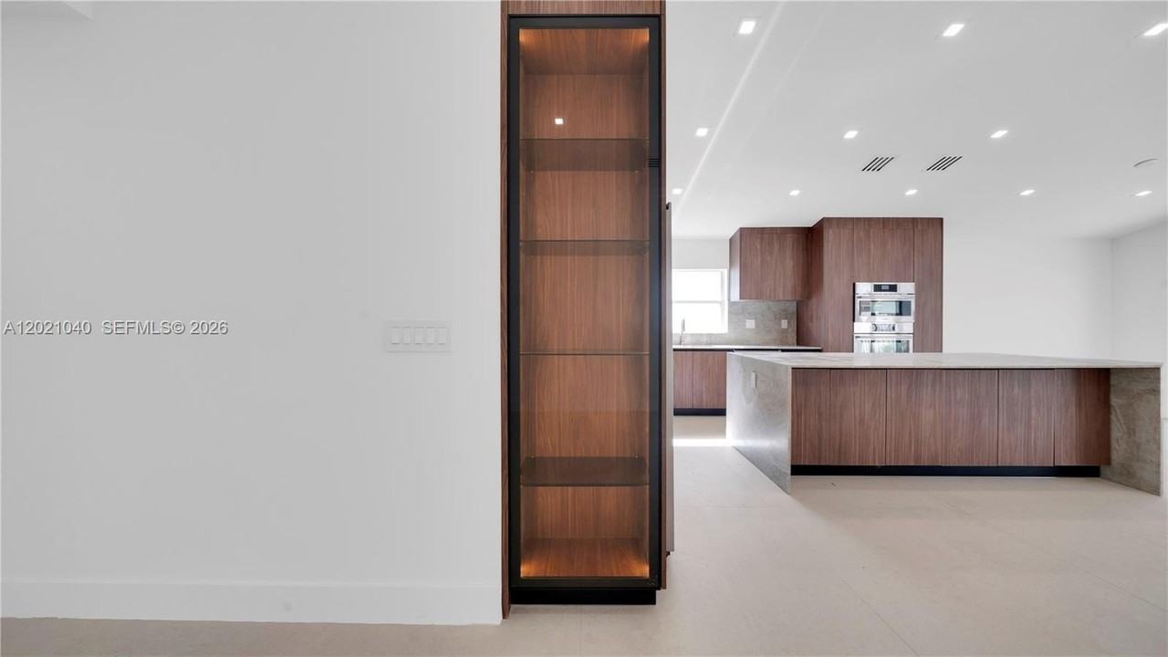 3330 Sw 50th St - Photo 6 of 25