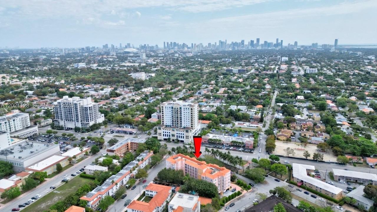 1 Alhambra Cir #601 - Photo 3 of 33