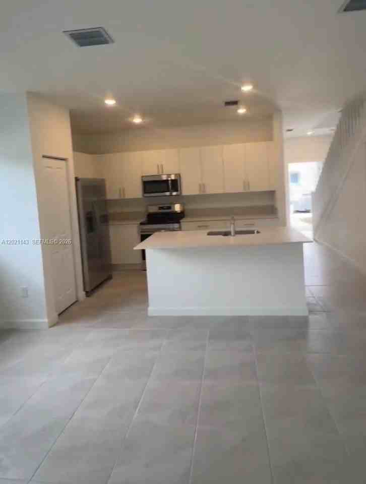 1063 Se 2nd Ter #1063 - Photo 5 of 11