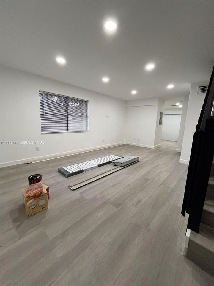 11461 Nw 43rd St #A - Photo 5 of 15