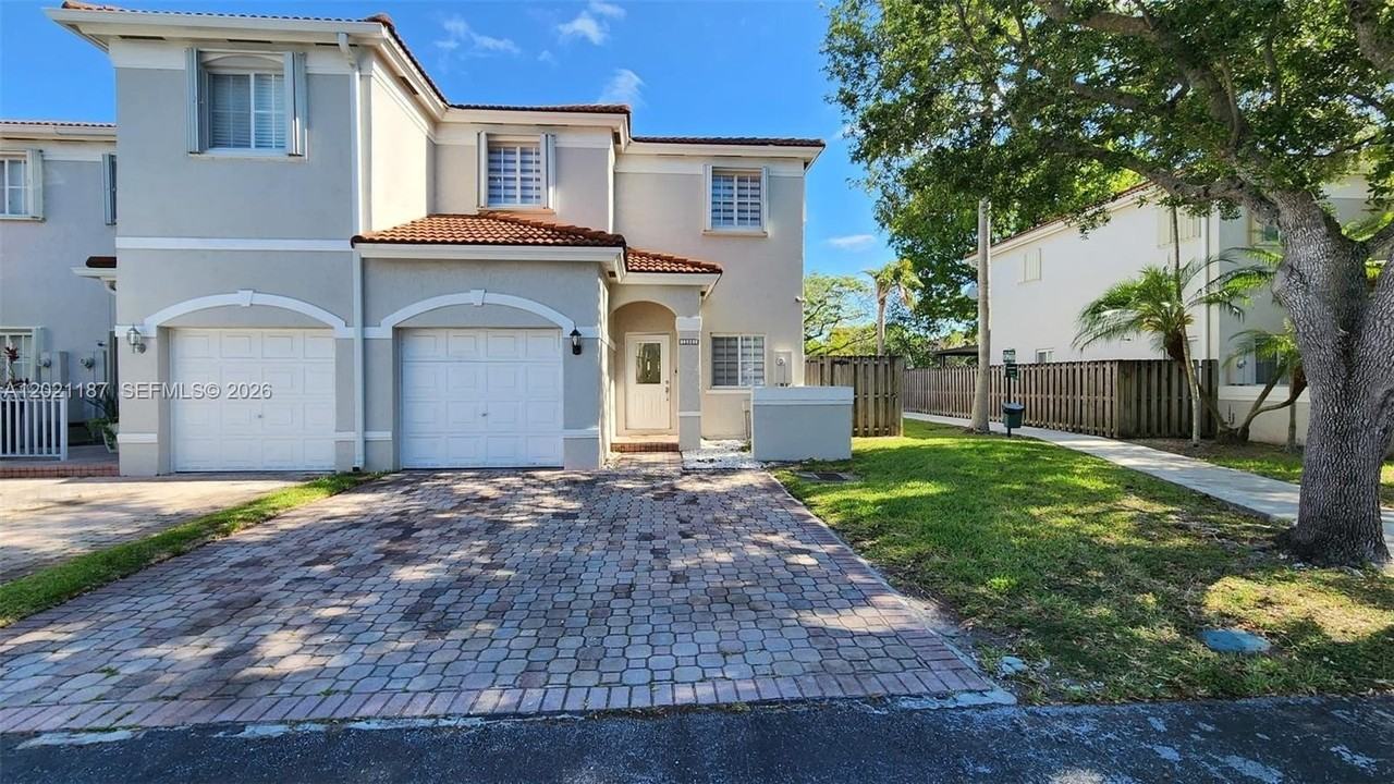 12601 Sw 143rd Ln #12601 - Photo 2 of 44