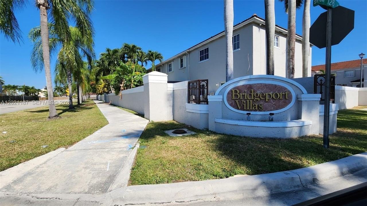 12601 Sw 143rd Ln #12601 - Photo 3 of 44