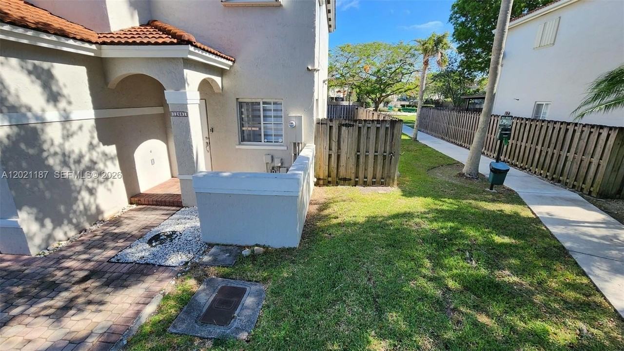 12601 Sw 143rd Ln #12601 - Photo 4 of 44