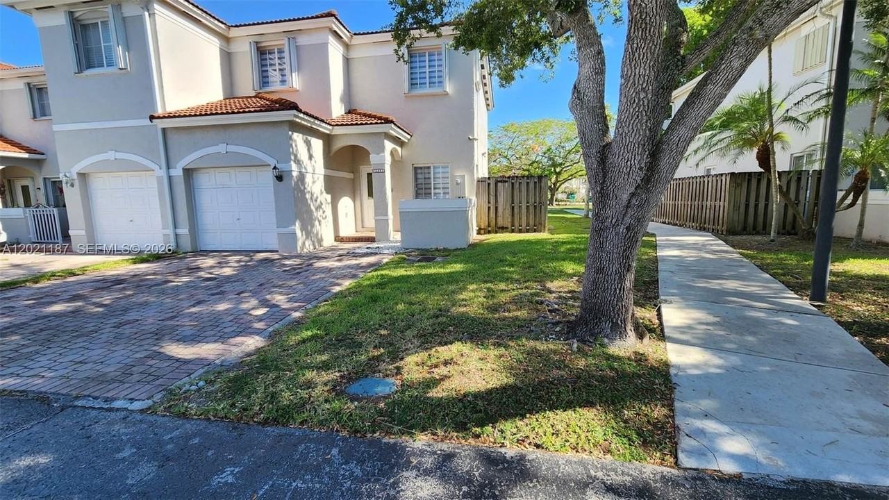 12601 Sw 143rd Ln #12601 - Photo 5 of 44