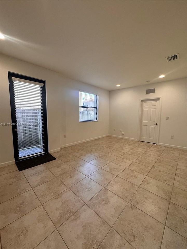15400 Sw 173rd St #2 - Photo 4 of 18