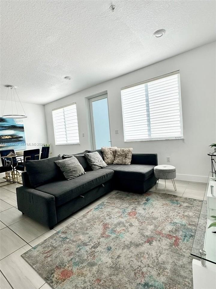 6401 Nw 103rd Pl #301 - Photo 3 of 28