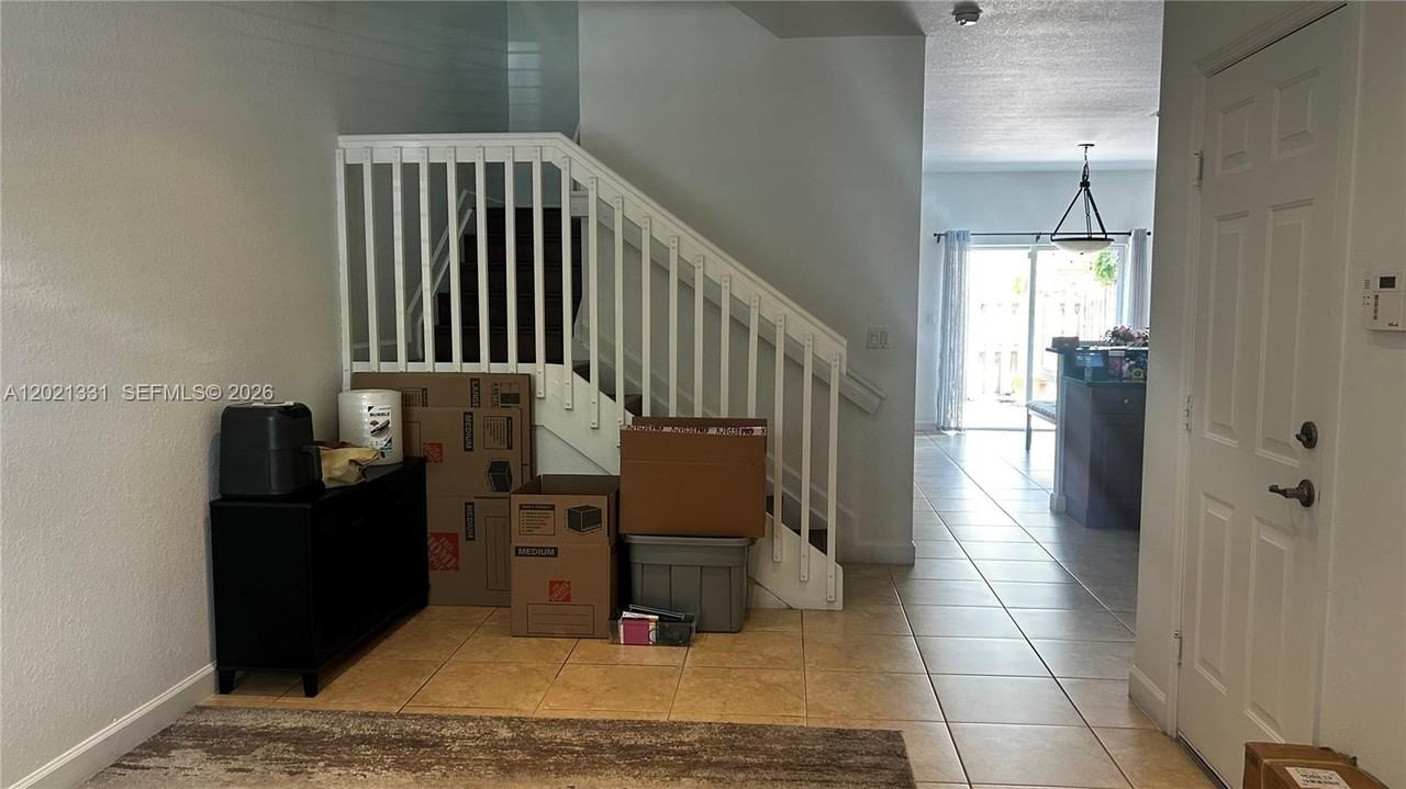 22393 Sw 89th Pl #0 - Photo 3 of 33