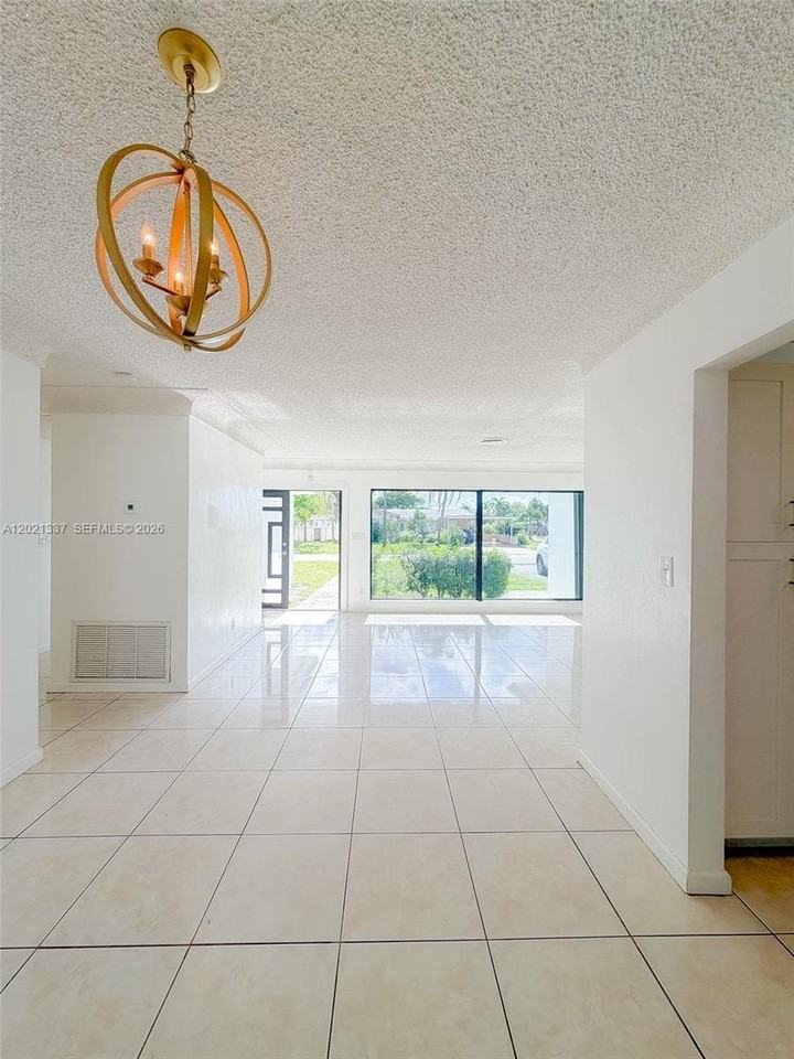 1650 Nw 26th Ter #0 - Photo 5 of 27