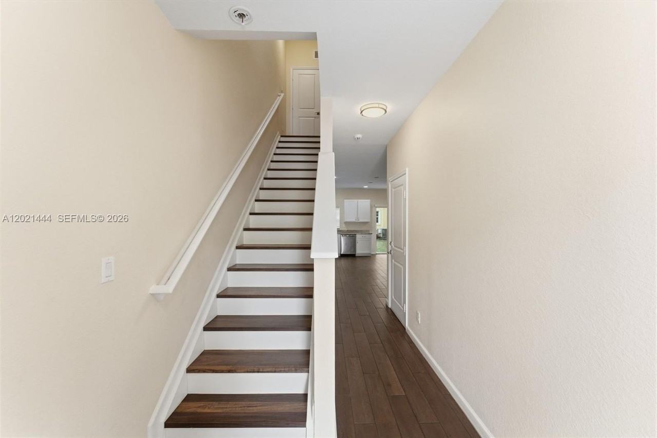 4032 Nw 11th St #4032 - Photo 6 of 41