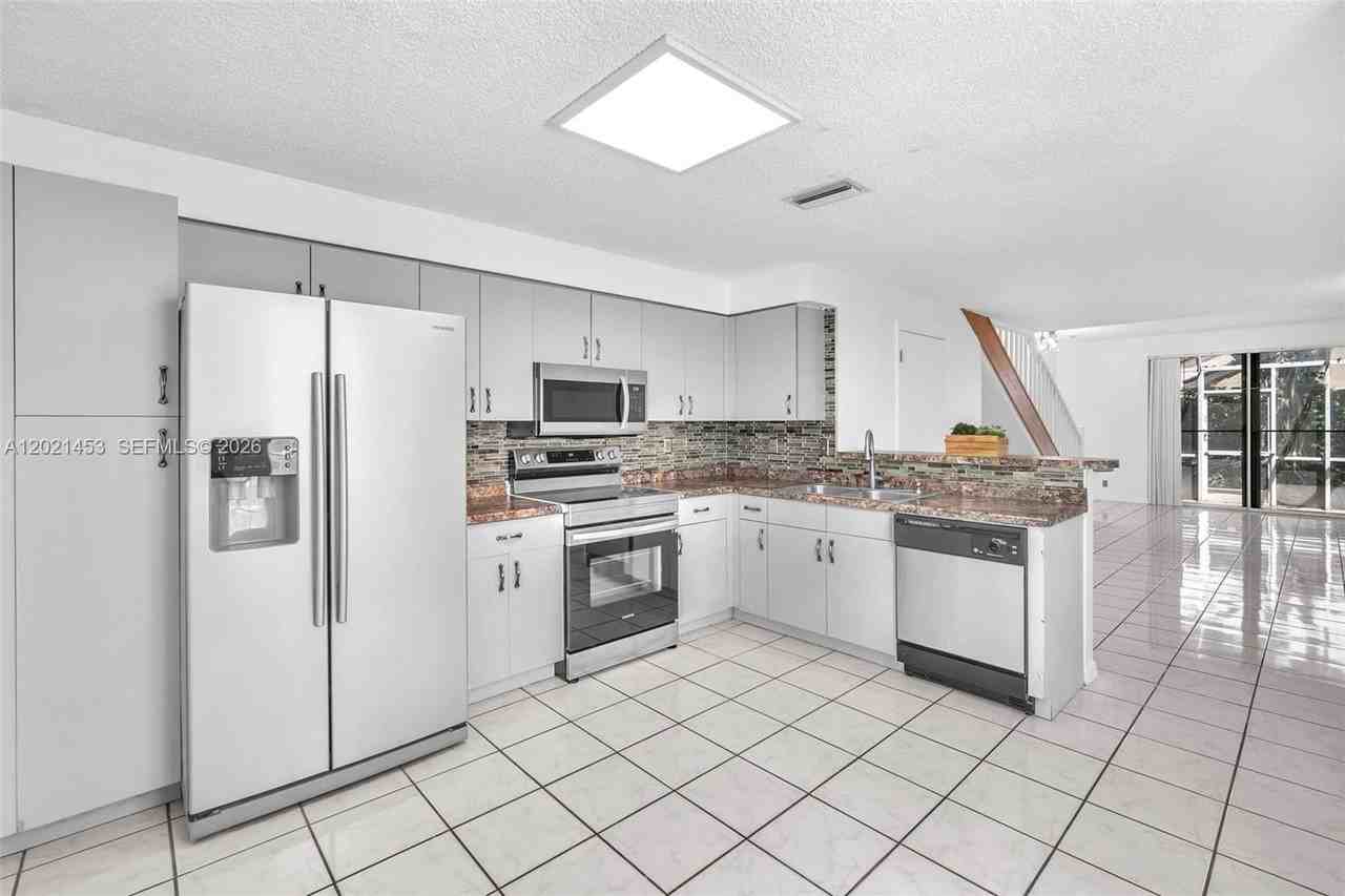800 Sorrento Dr #2 - Photo 7 of 50