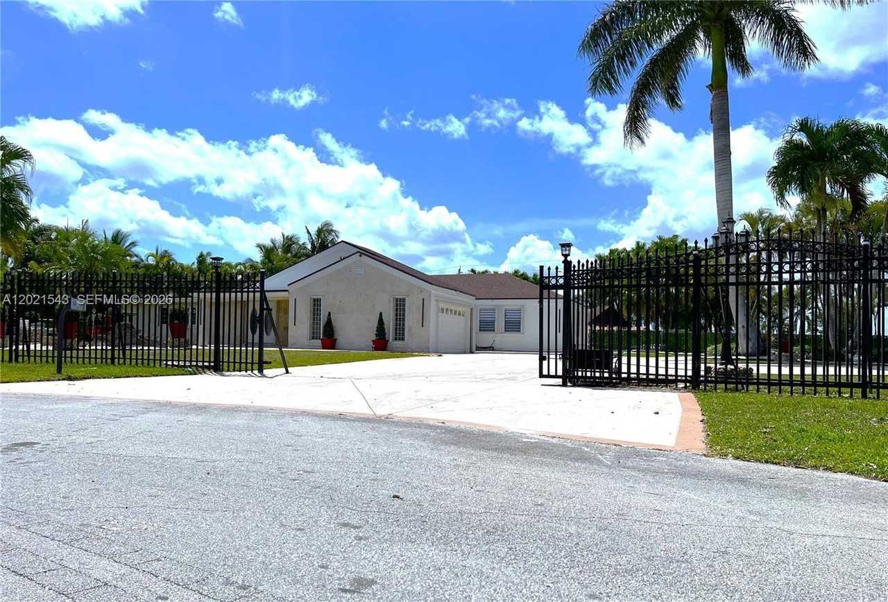 15540 Sw 156th Ave - Photo 4 of 34