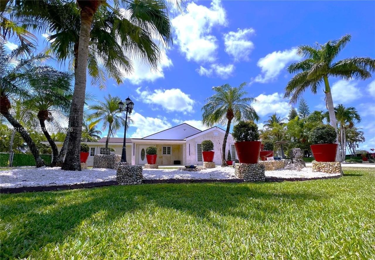 15540 Sw 156th Ave - Photo 5 of 34