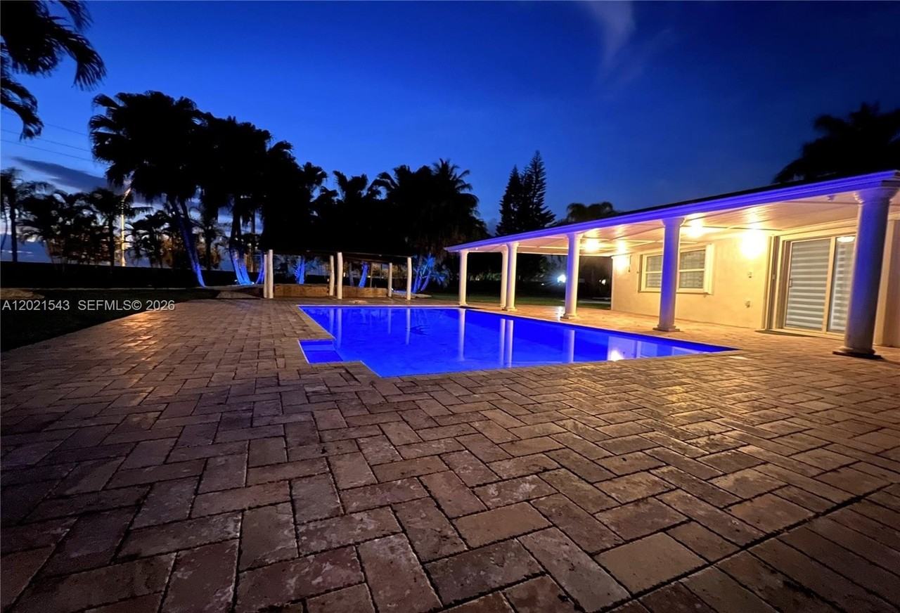 15540 Sw 156th Ave - Photo 7 of 34