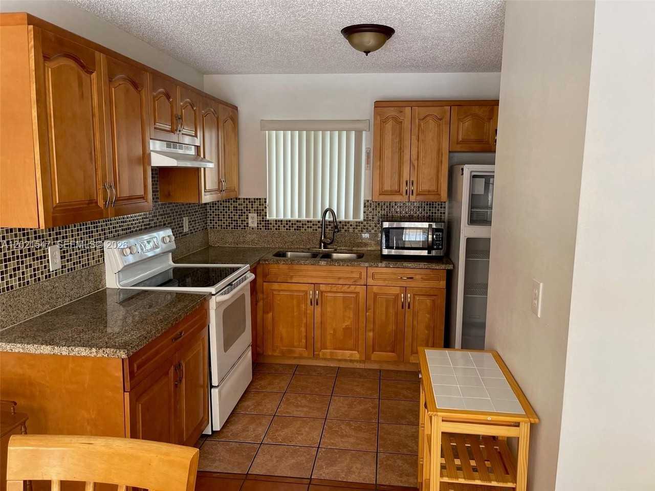 6225 Sw Kendale Lakes Cir #258 - Photo 3 of 11