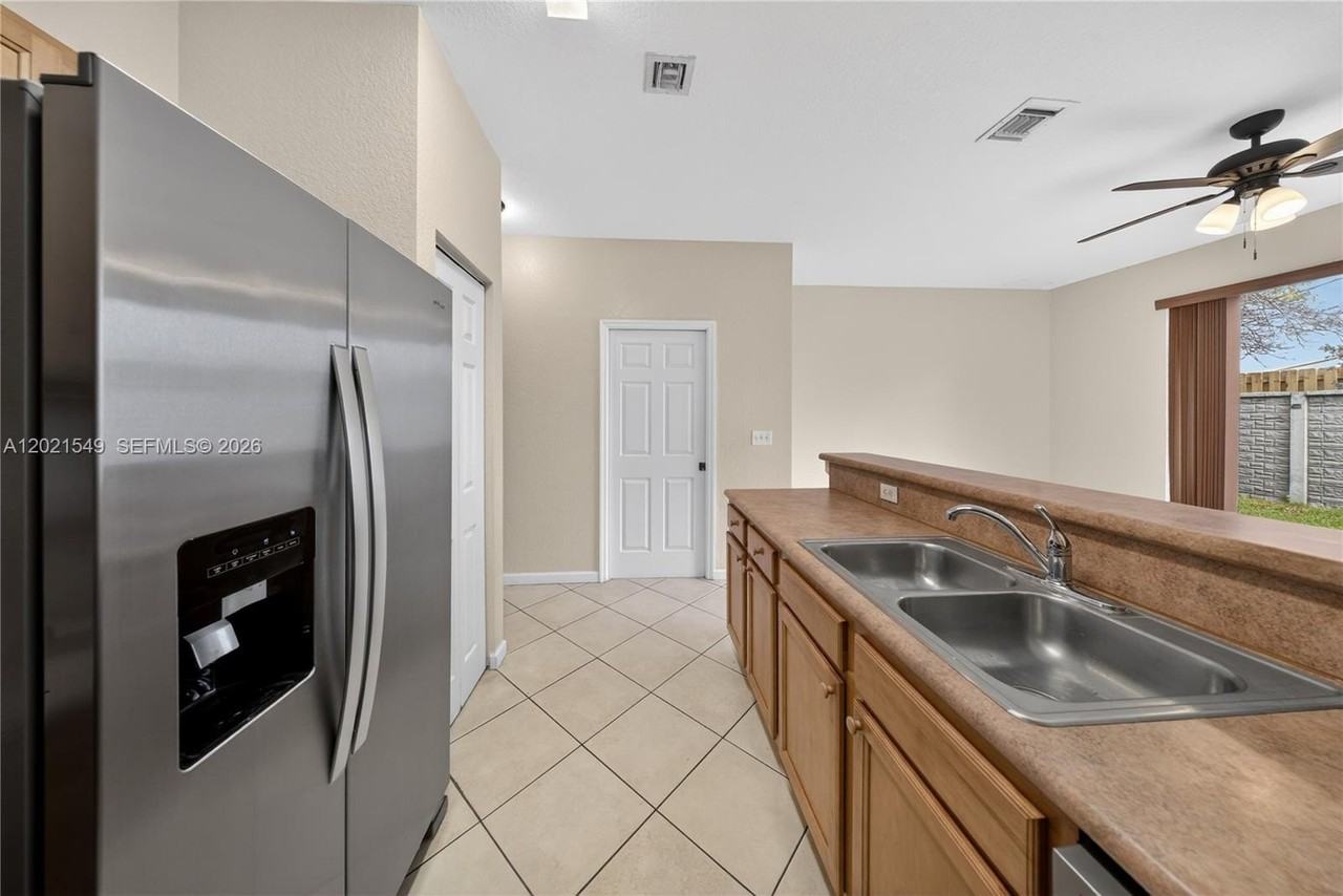 12010 Sw 268th St #37 - Photo 4 of 32