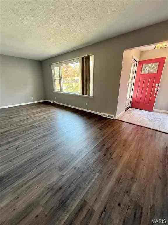 107 Mark Trail Dr - Photo 4 of 33