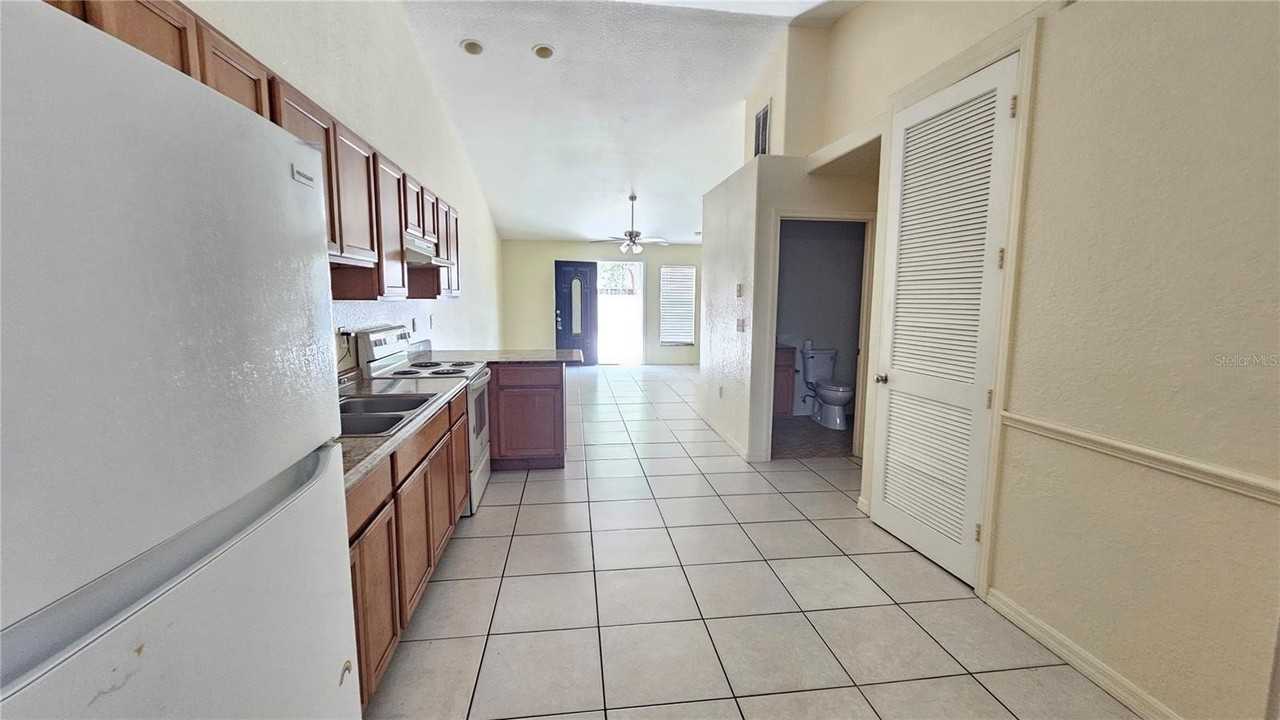 711 Lake Jessie Dr - Photo 4 of 15