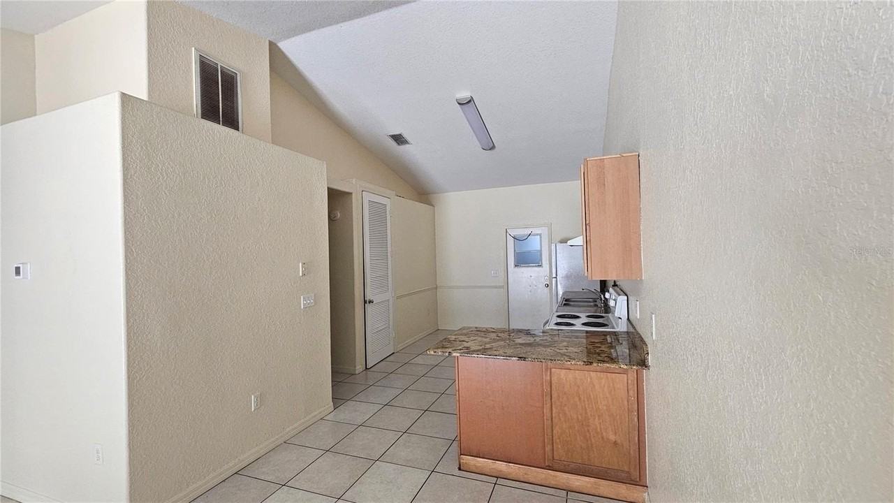 711 Lake Jessie Dr - Photo 5 of 15