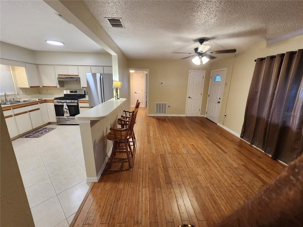 407 Louis St - Photo 3 of 25