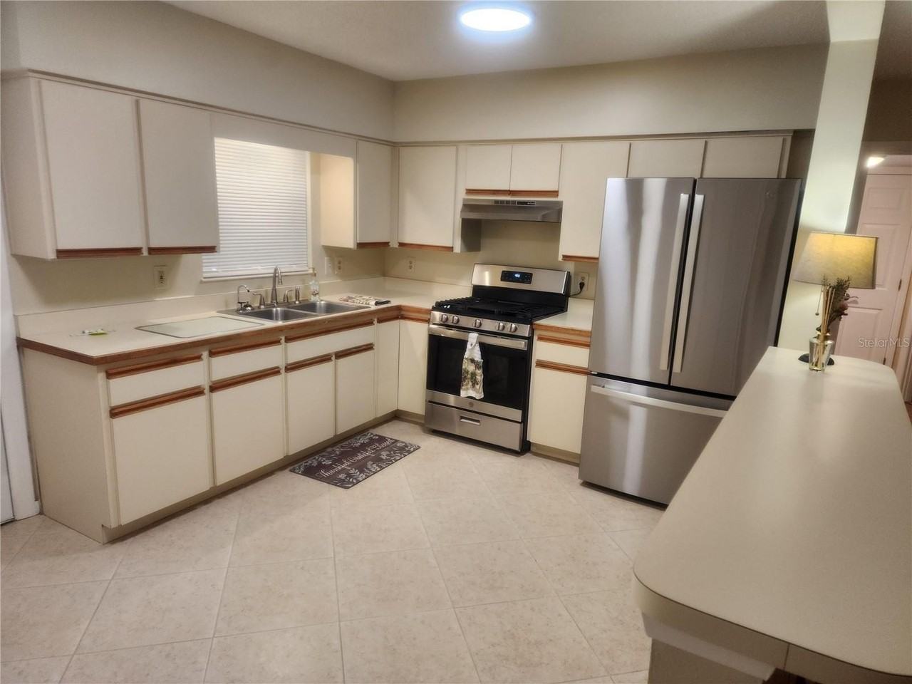 407 Louis St - Photo 4 of 25