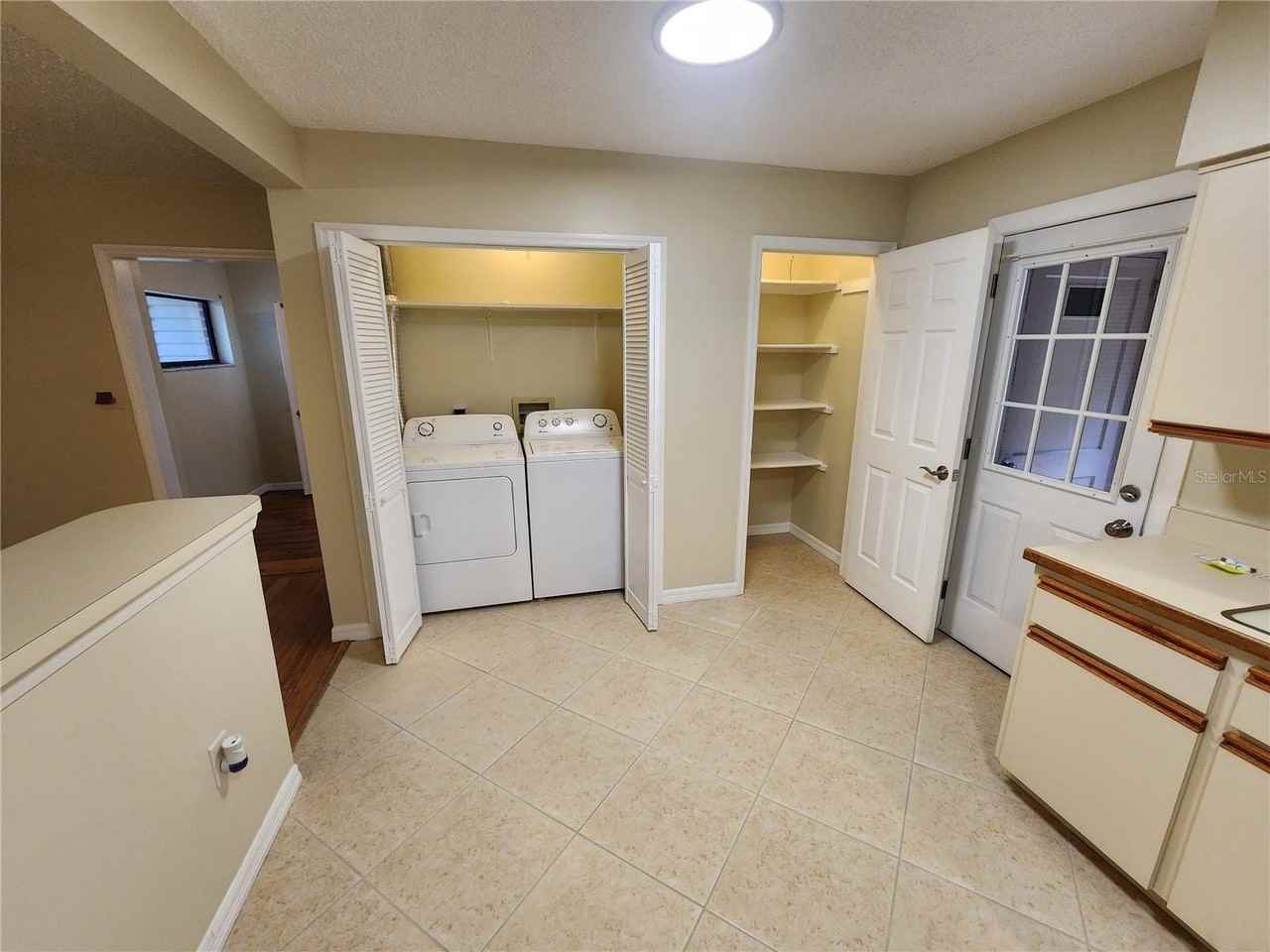 407 Louis St - Photo 5 of 25