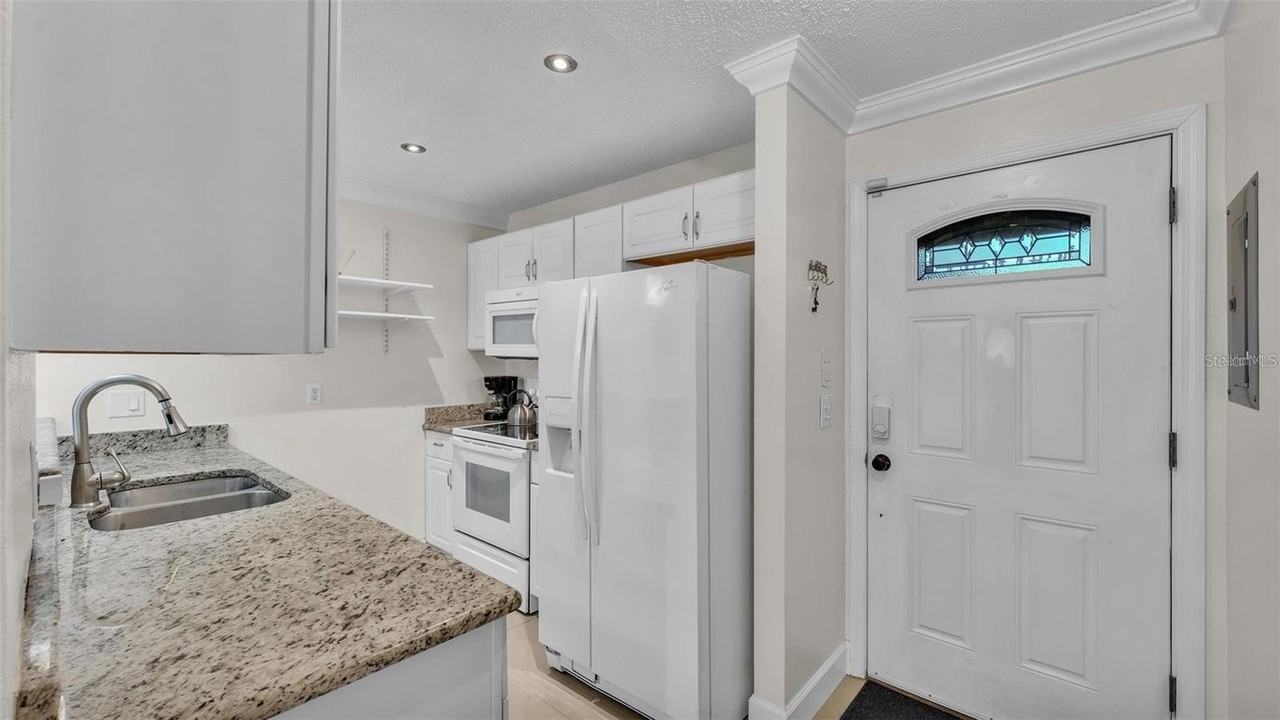 900 Avenue Z Se #A3 - Photo 5 of 29
