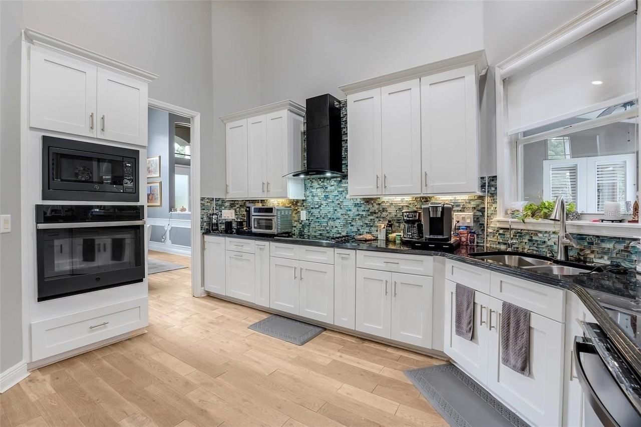 8629 Great Cove Dr - Photo 6 of 26