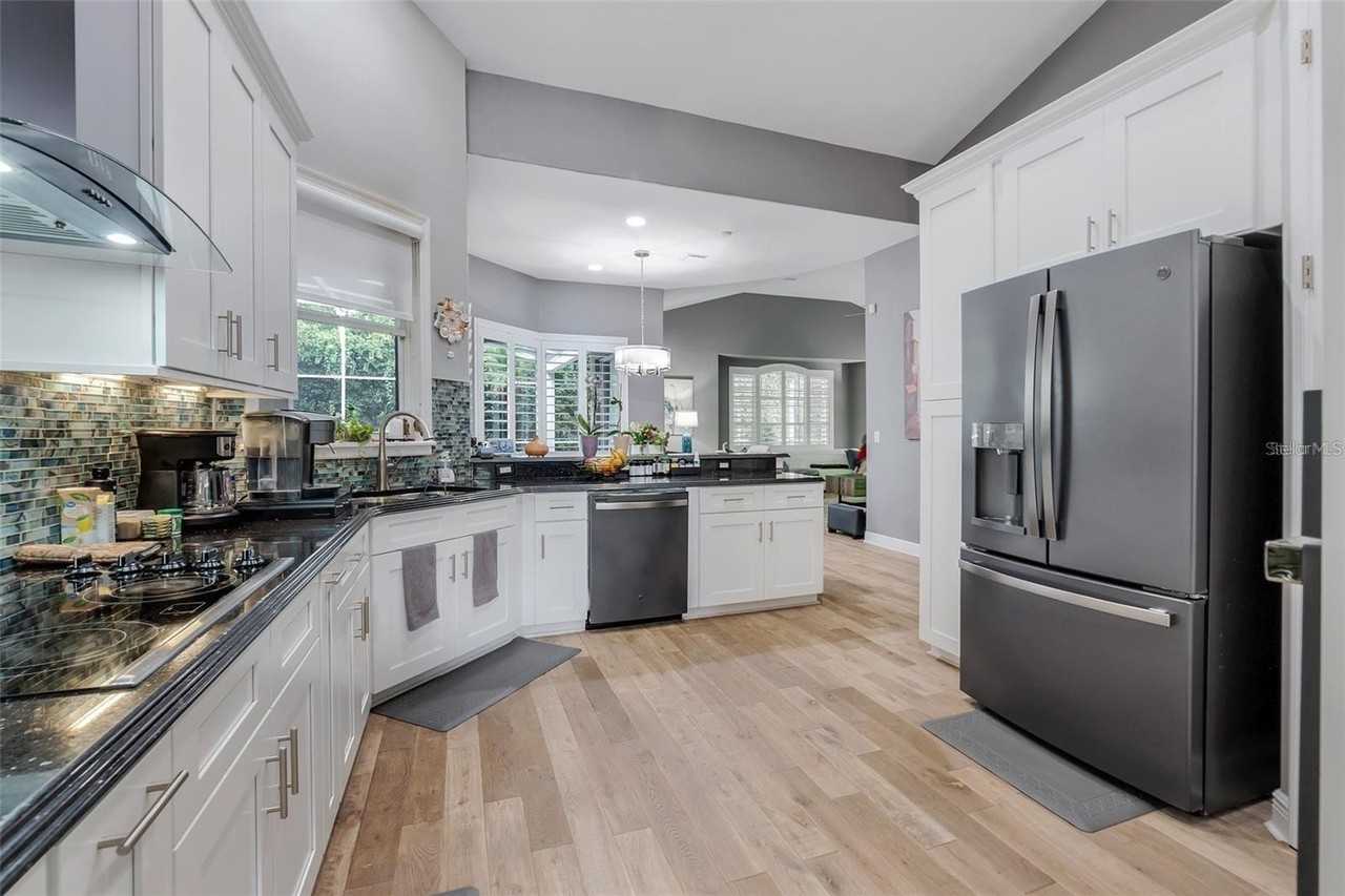 8629 Great Cove Dr - Photo 7 of 26