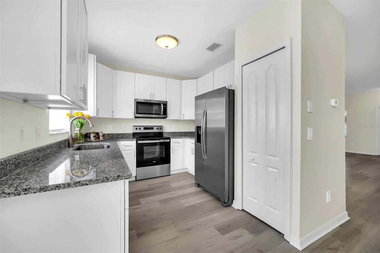 13370 Daniels Landing Cir - Photo 2 of 26