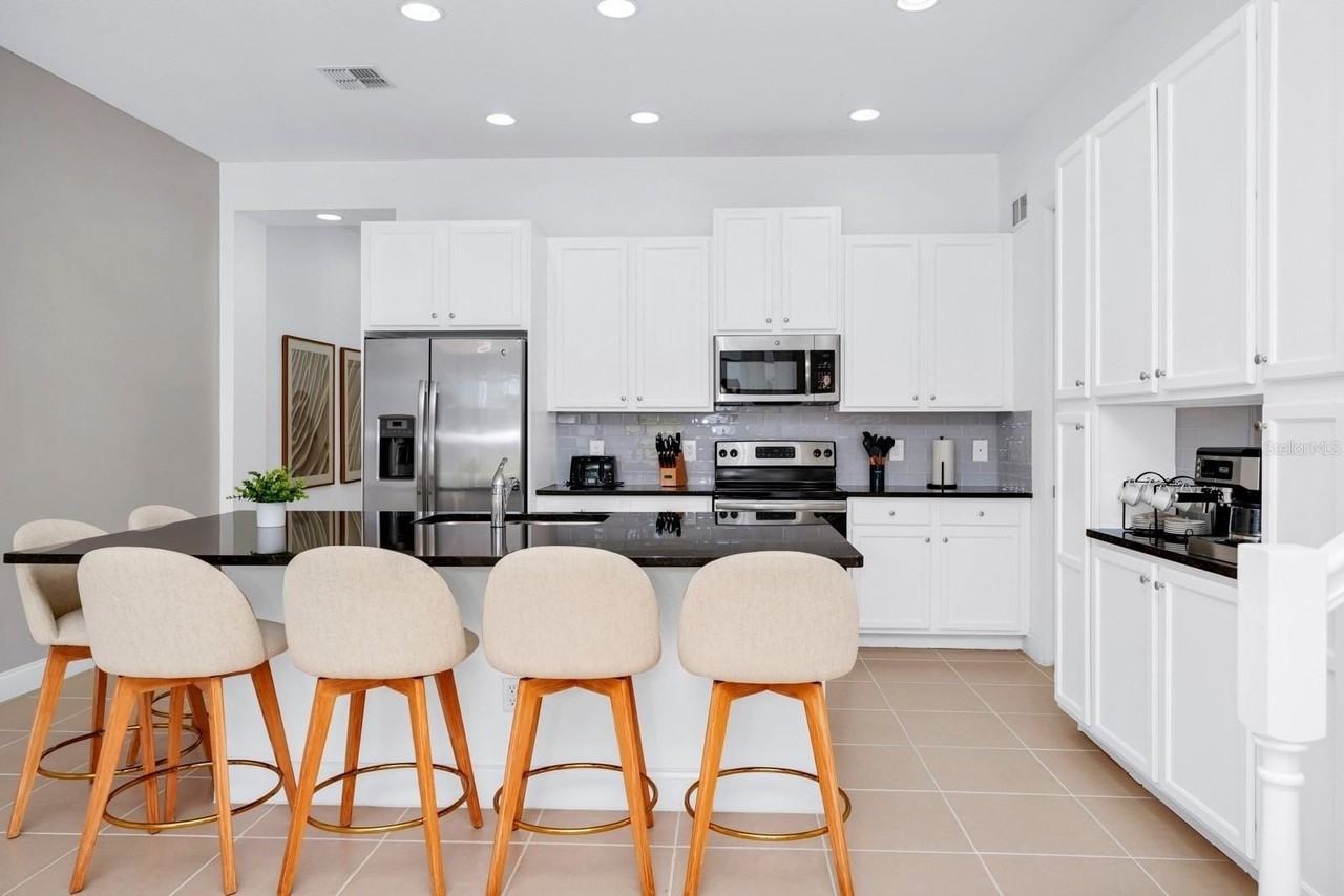 302 Captiva Dr - Photo 6 of 40