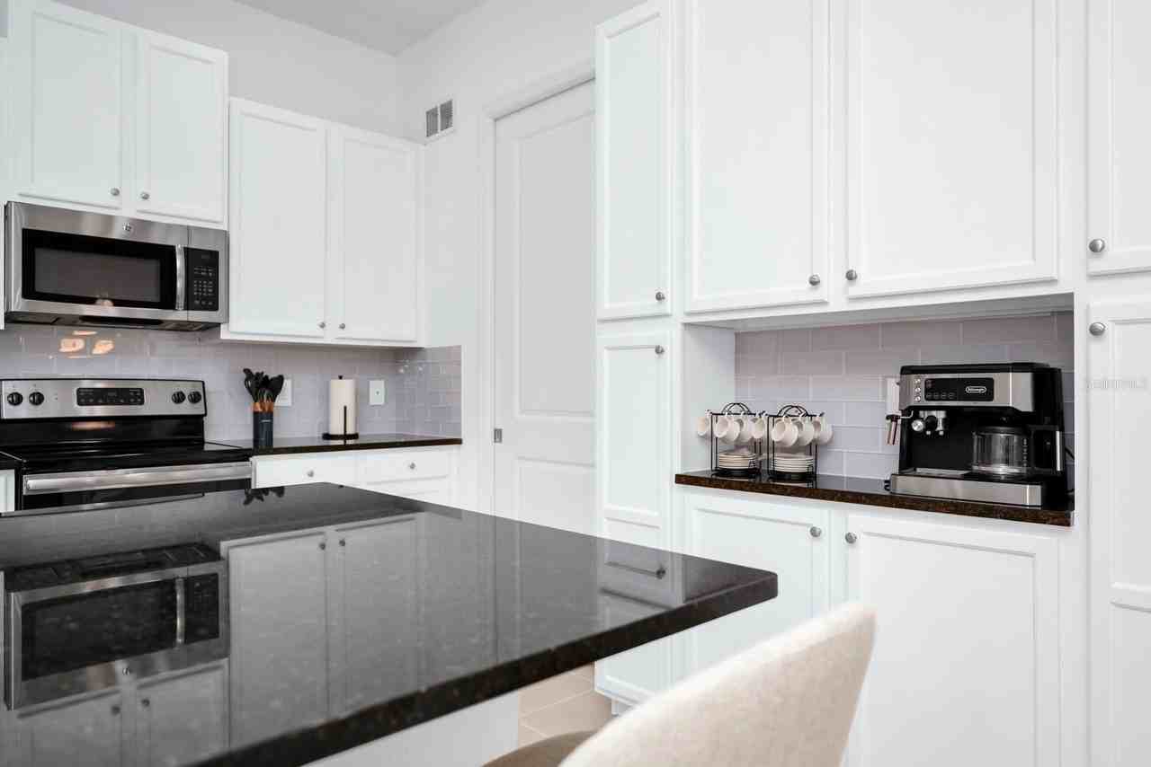 302 Captiva Dr - Photo 7 of 40