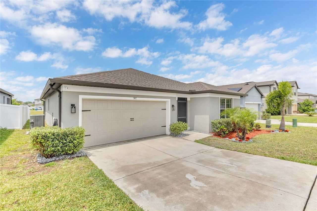 747 Citrus Isle Dr - Photo 2 of 38