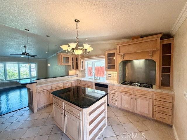 9272 Sunridge Dr - Photo 4 of 8