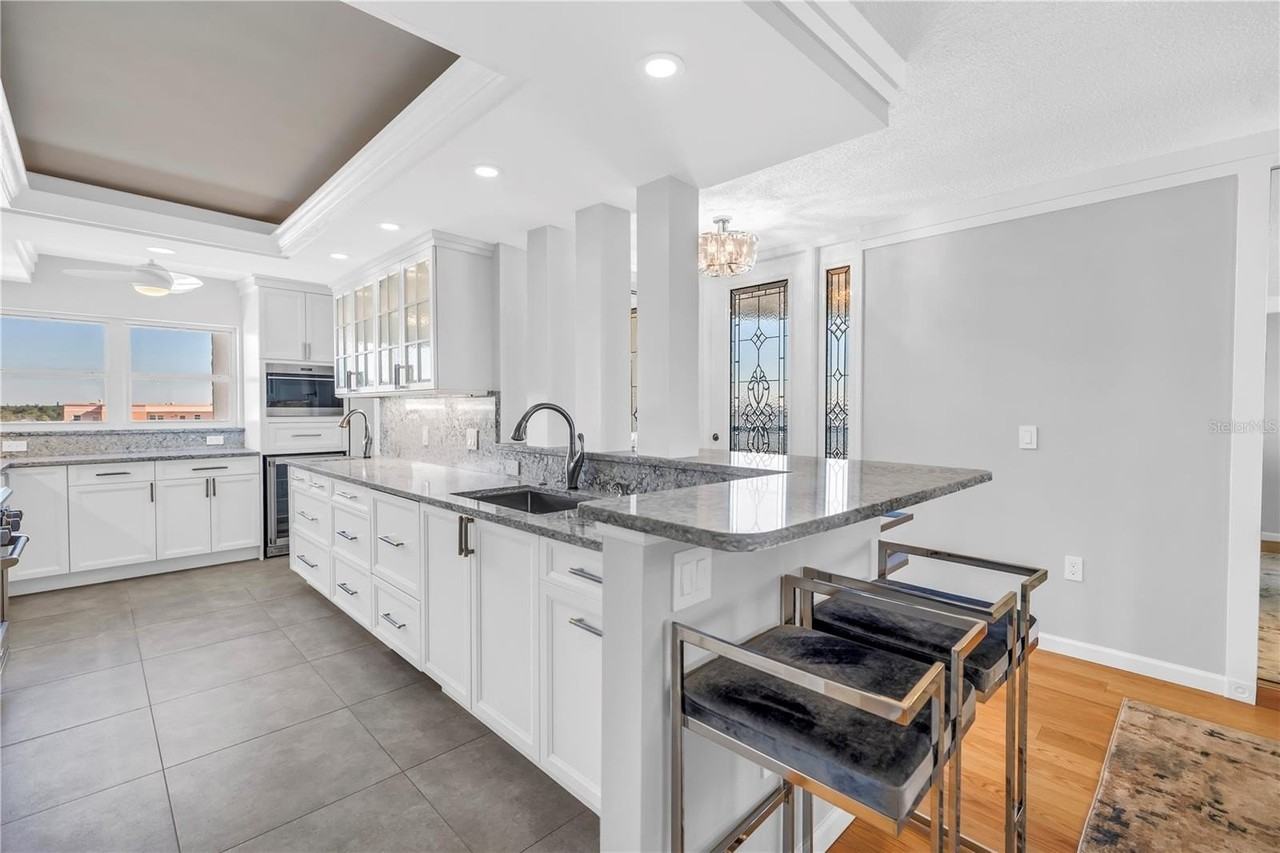 6020 Shore Blvd S #712 - Photo 6 of 44
