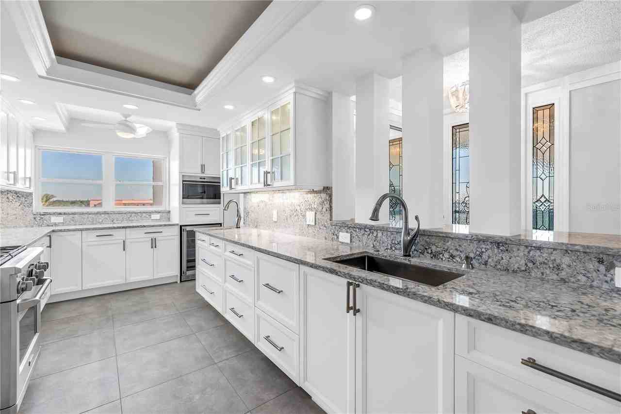 6020 Shore Blvd S #712 - Photo 7 of 44