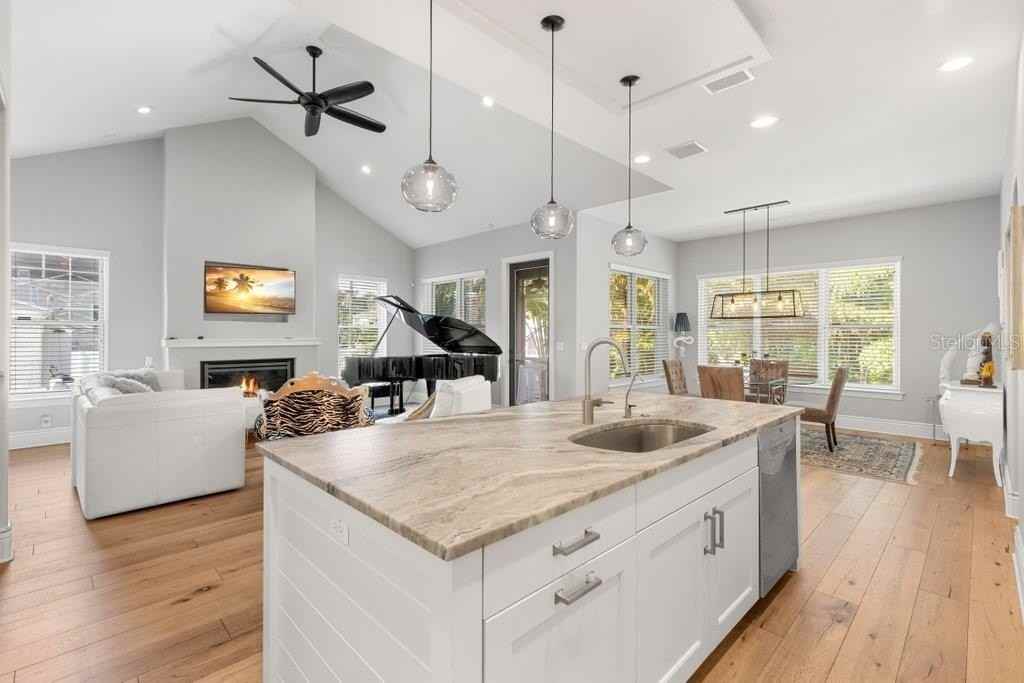 415 E Davis Blvd - Photo 5 of 13