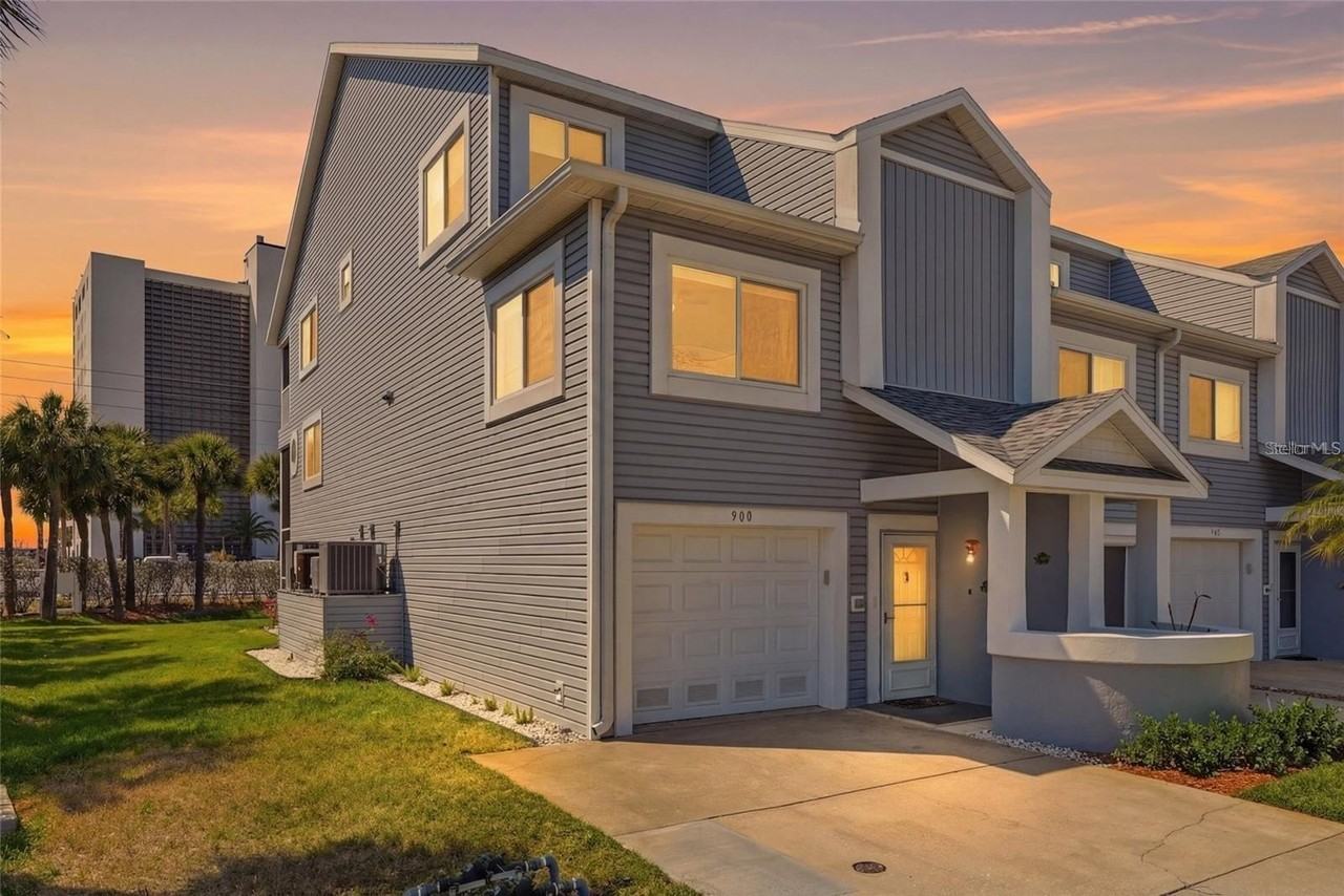 900 Harbour House Dr - Photo 2 of 50