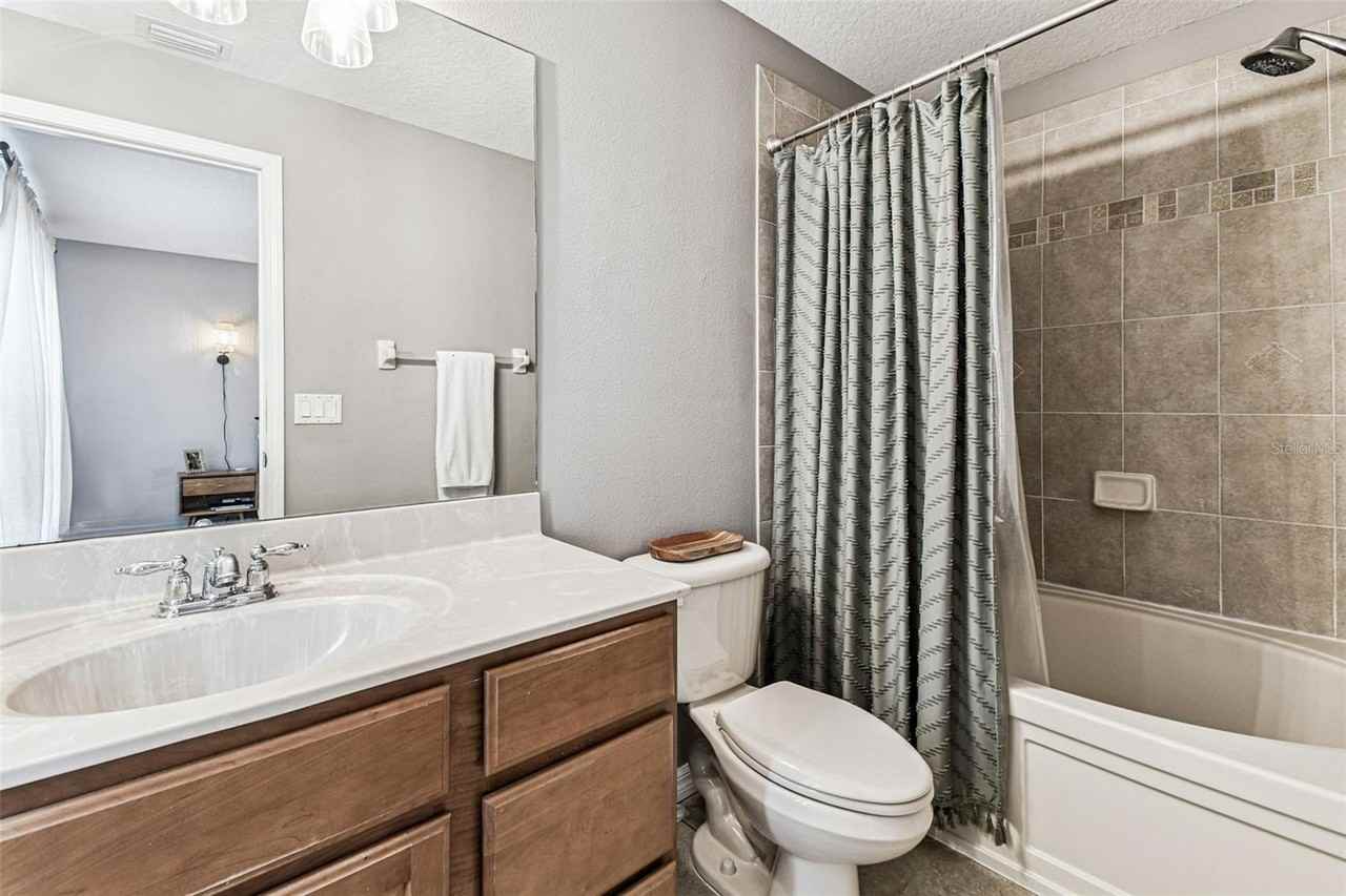 2503 Middleton Grove Dr - Photo 4 of 35